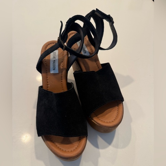 Steve Madden Black Wedge Sandals - Picture 2 of 8
